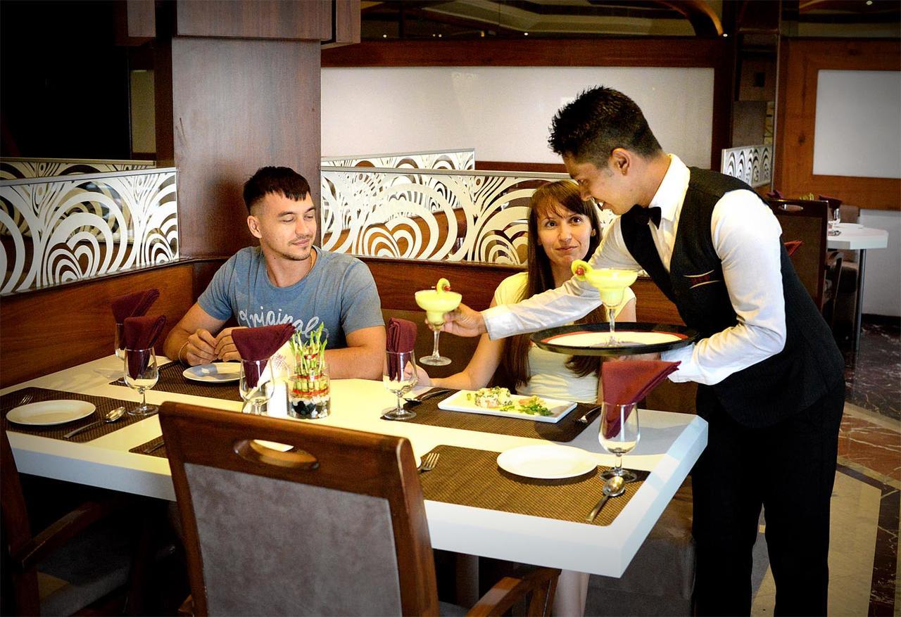 Hotel Fortune Palace Jāmnagar Dış mekan fotoğraf