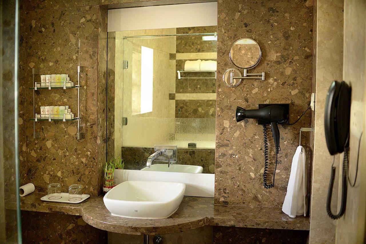 Hotel Fortune Palace Jāmnagar Dış mekan fotoğraf